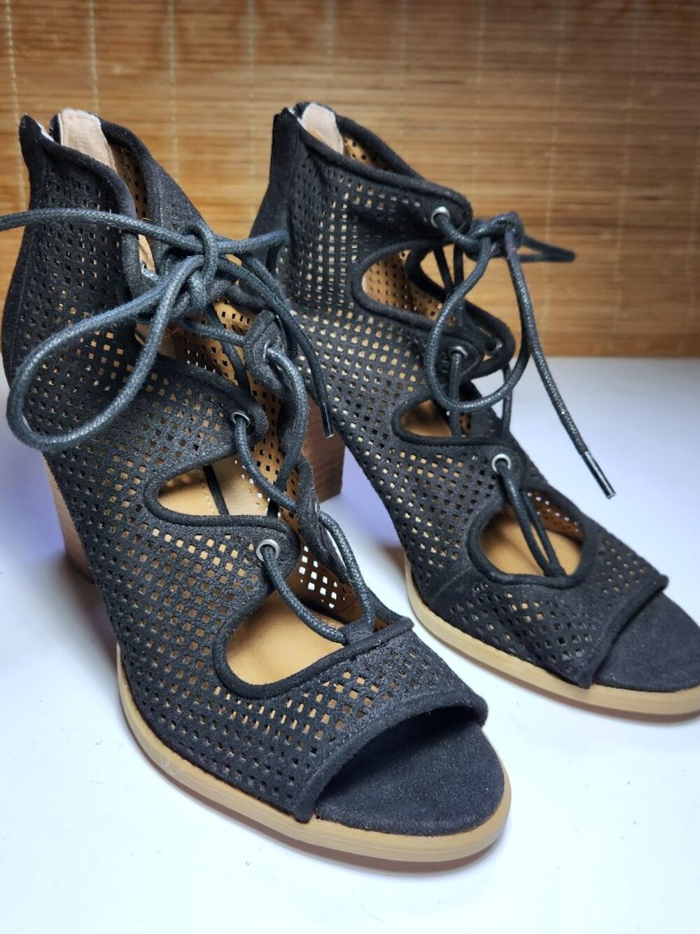 Report Rae Black Peep Toe Lace Up Heels 3in Block Heel Perforated Booties Size